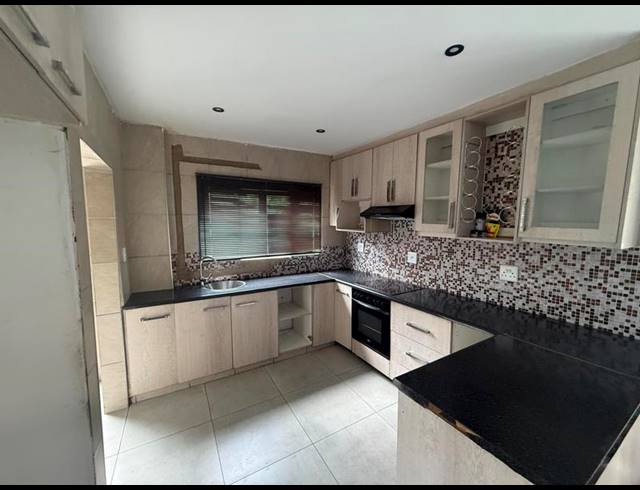 4 BEDROOM PROPERTY TO RENT IN SUMMERFIELDS ESTATE